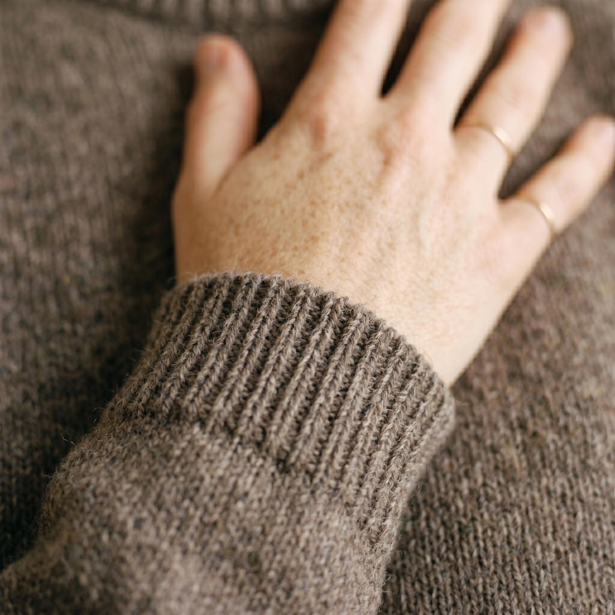 Women's Undyed Cashmere Crewneck Sweater - The Original LUMUSAE