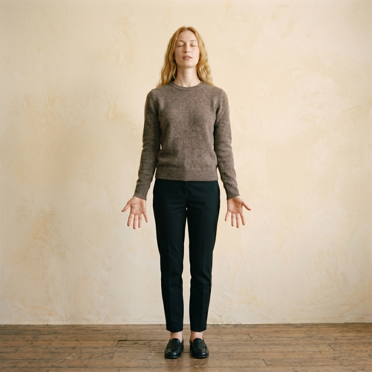 Women's Undyed Cashmere Crewneck Sweater - The Original LUMUSAE